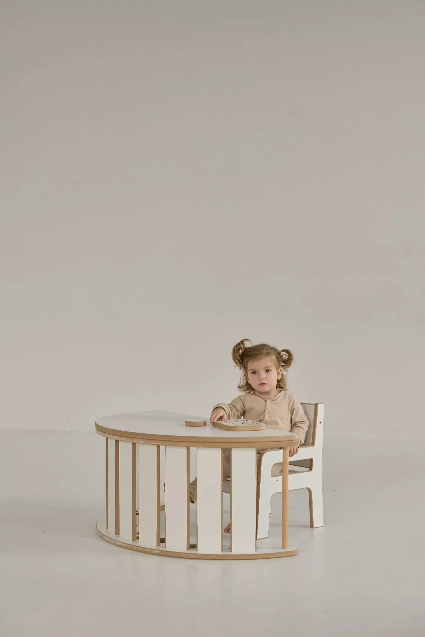 Dřevěná dětská židle M