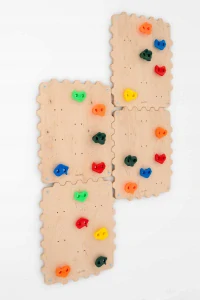 Modulová lezecká stěna pro děti - puzzle, natural