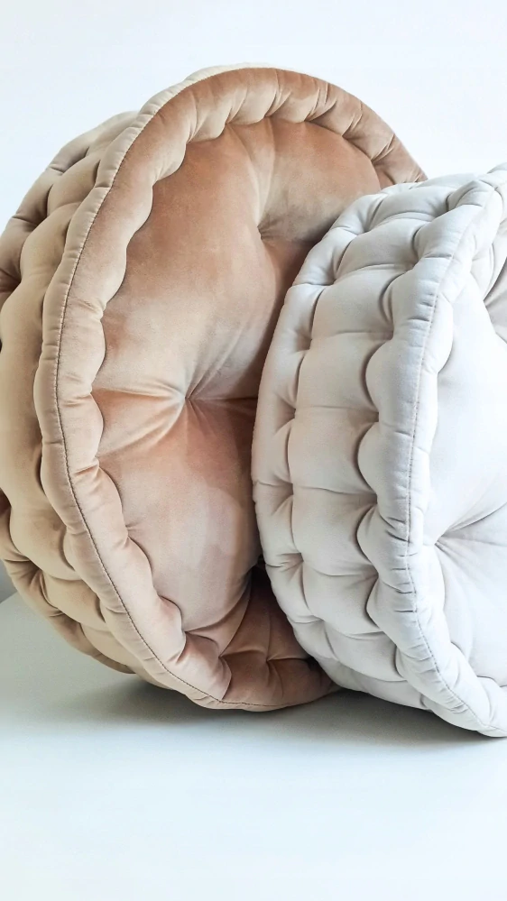 Kulatý pouf ve francouzském stylu