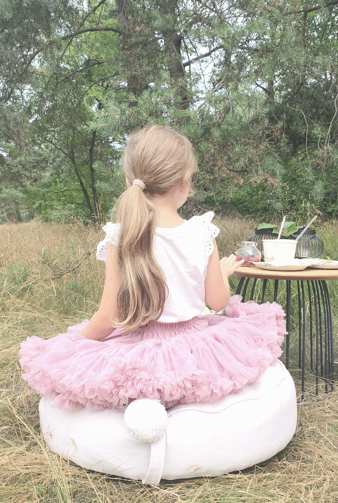 Dětský sedací tabouret s bambulkou