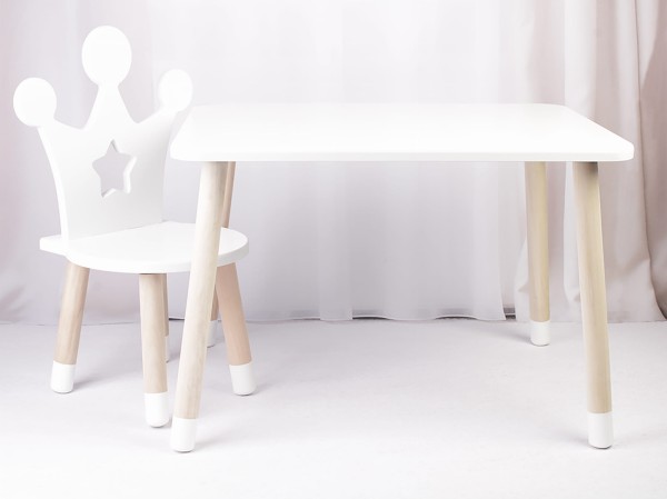 Dětský stoleček a židlička ve tvaru korunky