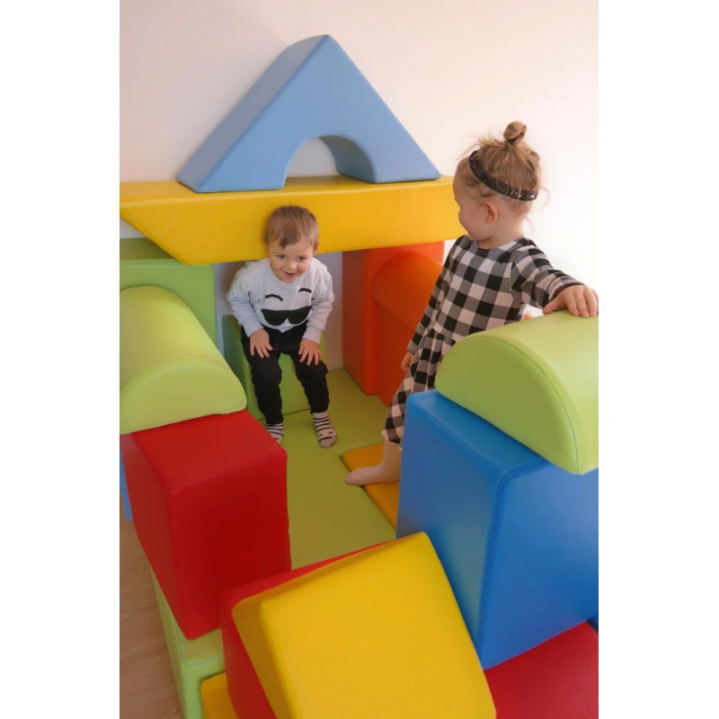 17 ks barevných stavebních kostek