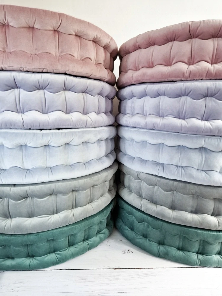 Kulatý pouf ve francouzském stylu