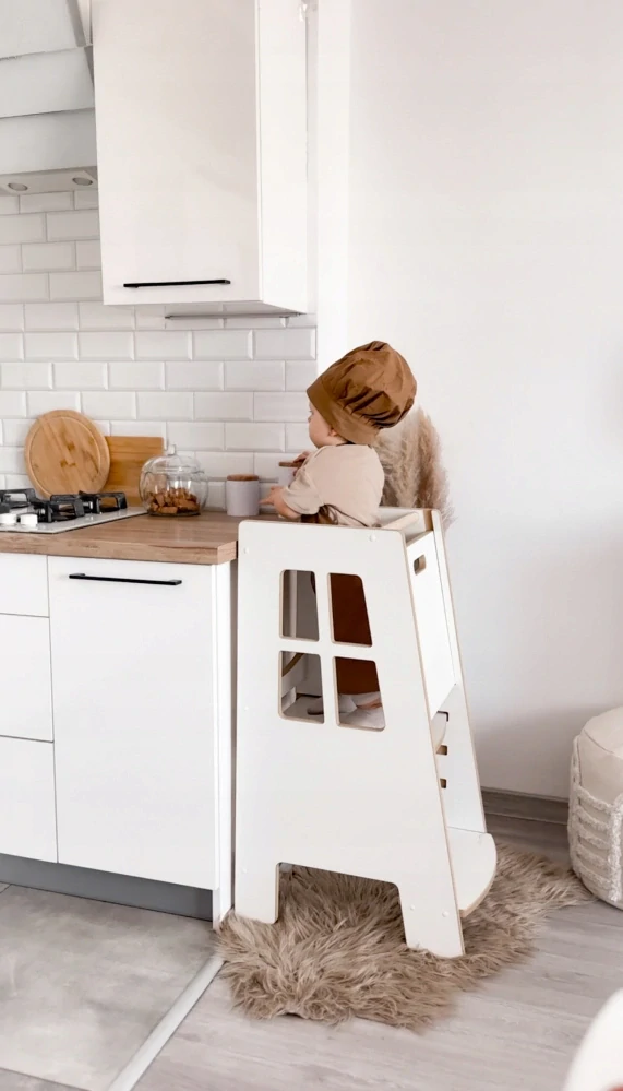Montessori učicí věž EXTRA SAFE – nastavitelná, bílá