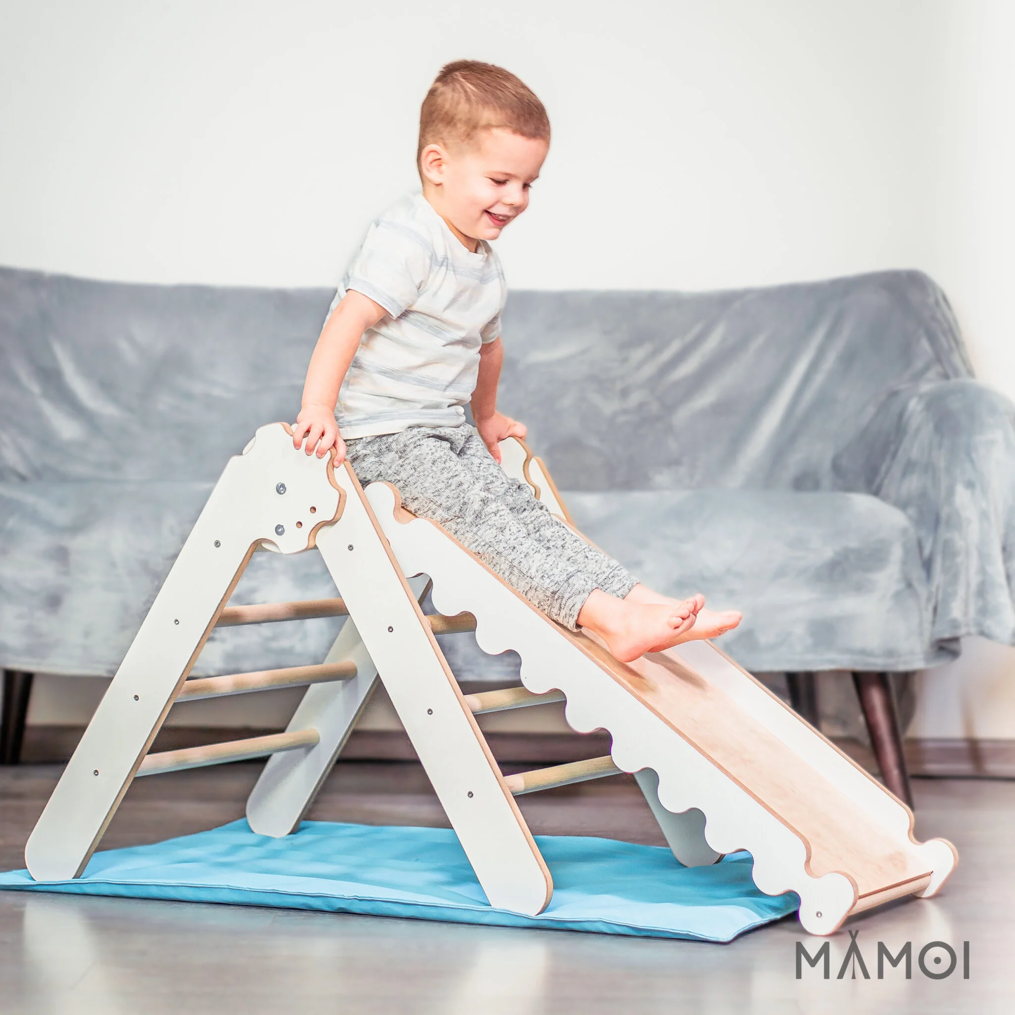 Moderní Pickler Triangle prolézačka se skluzavkou - bílá