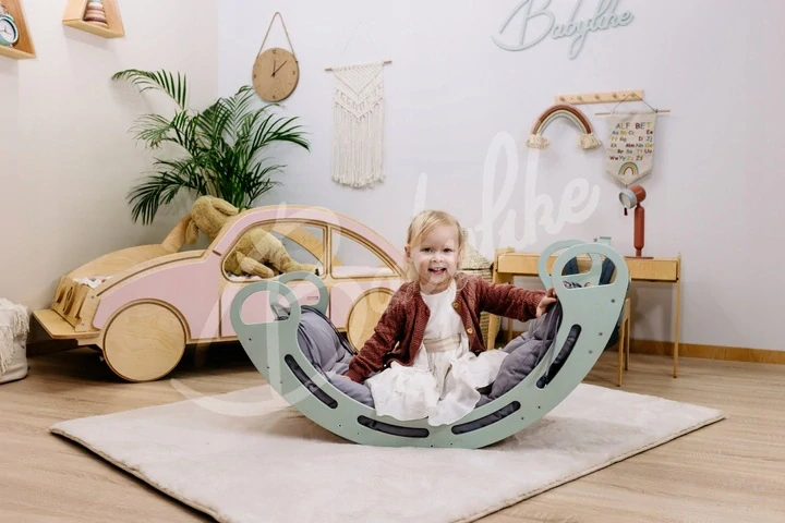 Dřevěná houpačka Babylike s polštářem - bílá 2