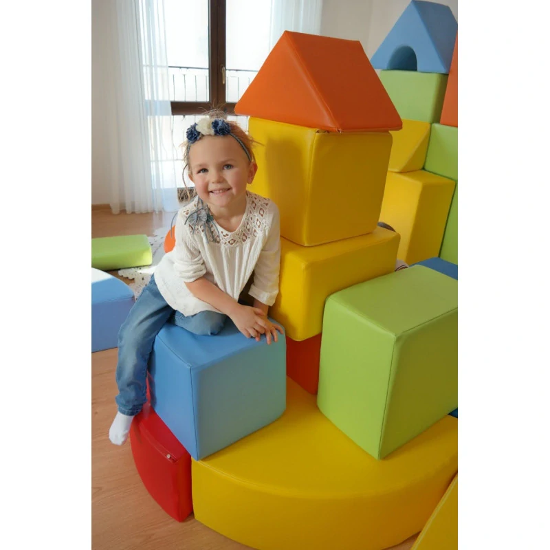 17 ks barevných stavebních kostek