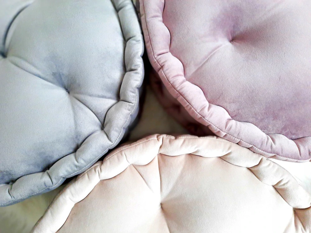 Kulatý pouf ve francouzském stylu