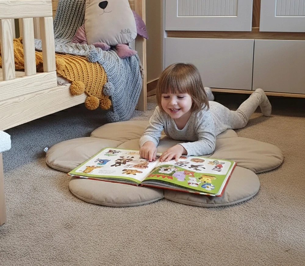 Vzdělávací hrací podložka Daisy - šedá