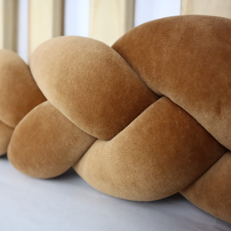 Mantinel pletený cop - skořicový samet