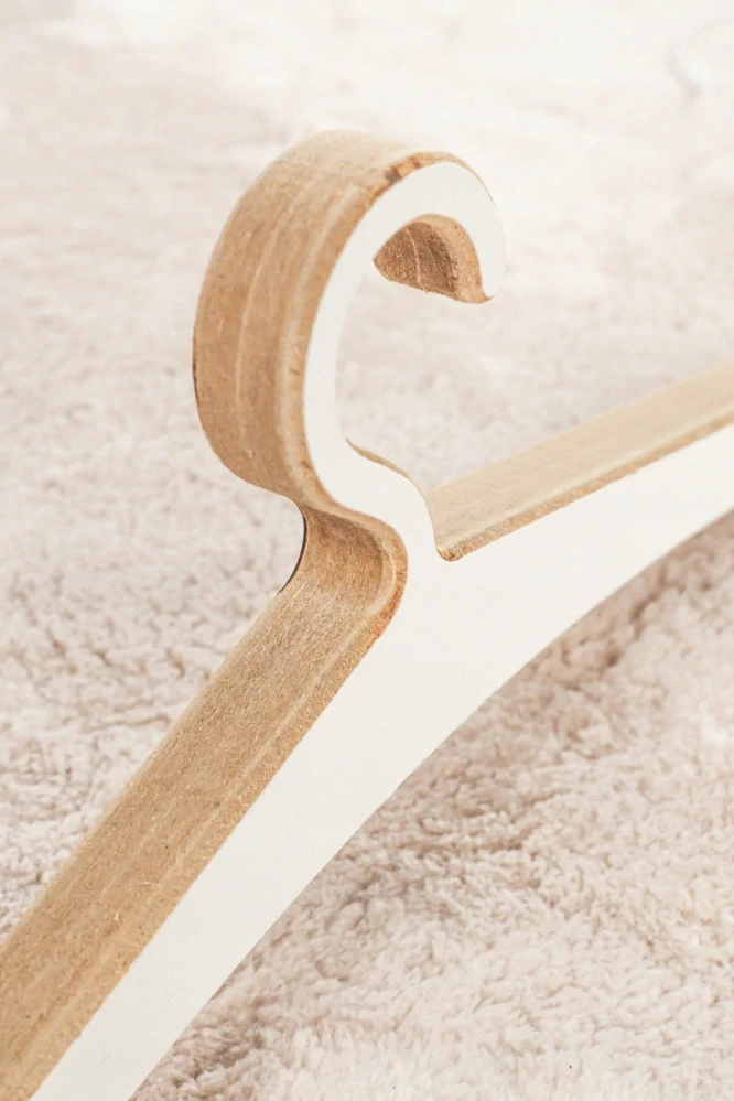 Montessori šatní skříň pro děti s ramínky a boxy