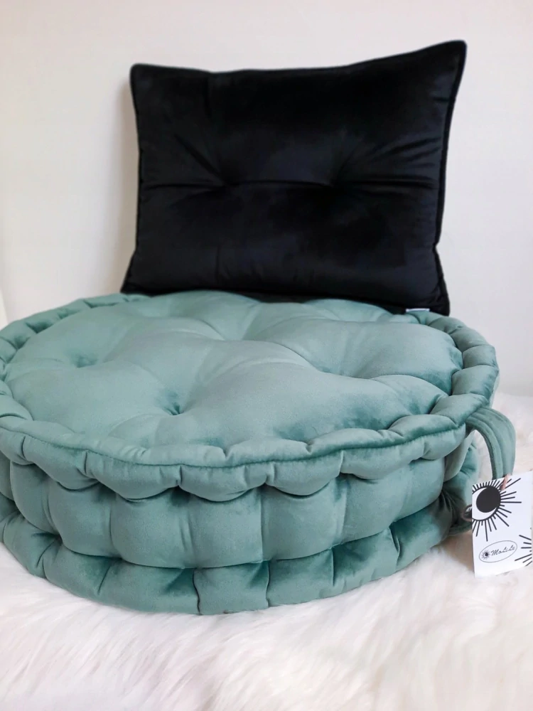 Kulatý pouf ve francouzském stylu