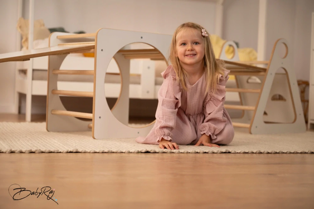 Montessori hřiště - houpačka, skluzavka, prolézačka, multifunkční stůl