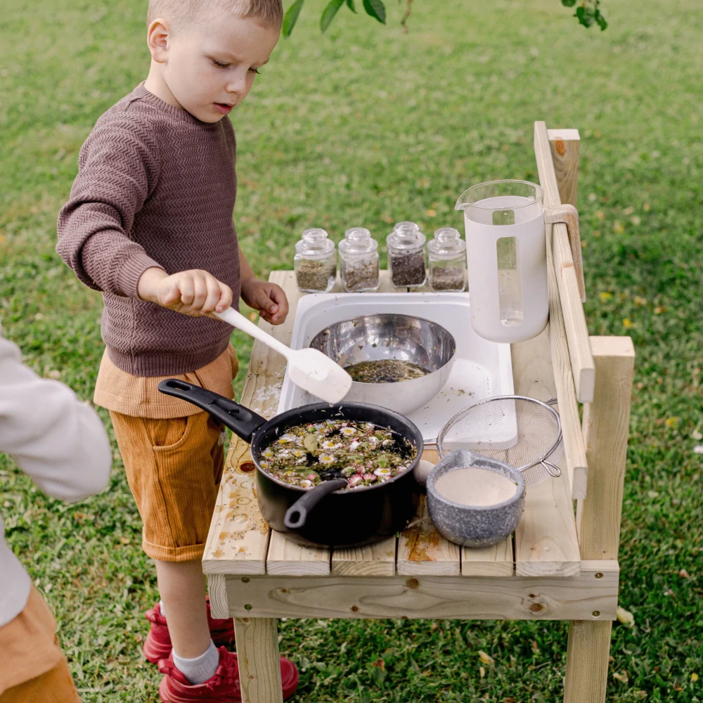 Dětská venkovní kuchyňka
