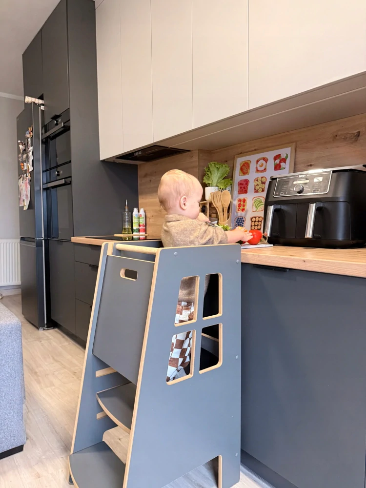 Montessori učicí věž EXTRA SAFE – nastavitelná, šedá