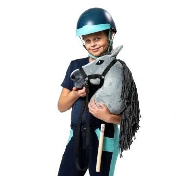 Hobby Horse Skippi A3 – bílý koník na tyči s ohlávkou a otěžemi