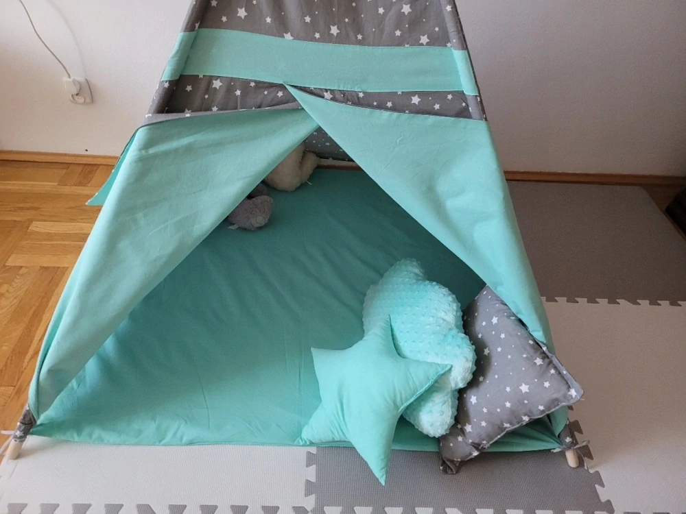 Dětský stan teepee s podložkou, polštářky a světýlky - hvězdičky, mátová