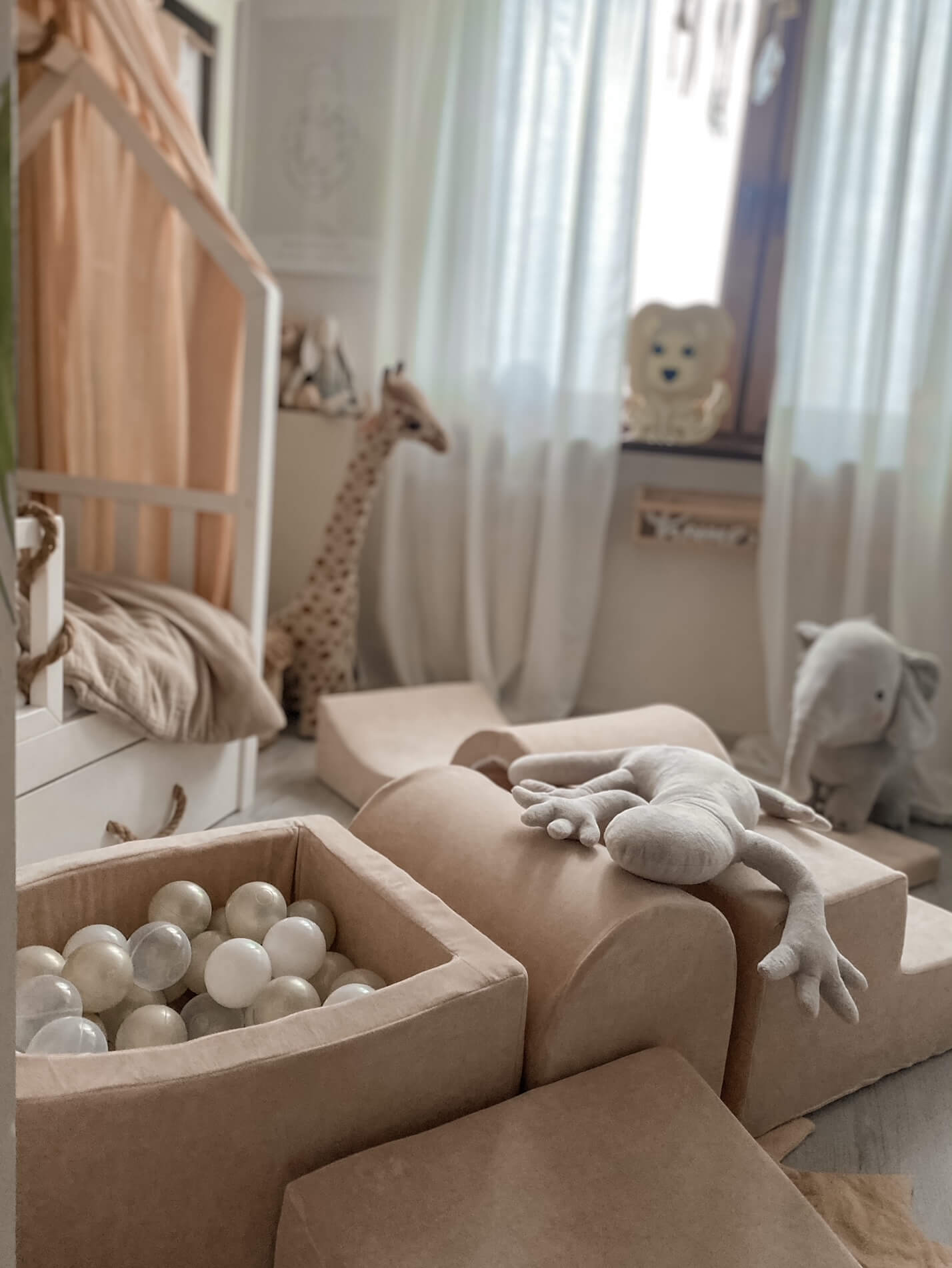 Pěnová hrací sada a domácí hřiště se suchým bazénkem XXL (100 ks míčků) - různé barvy