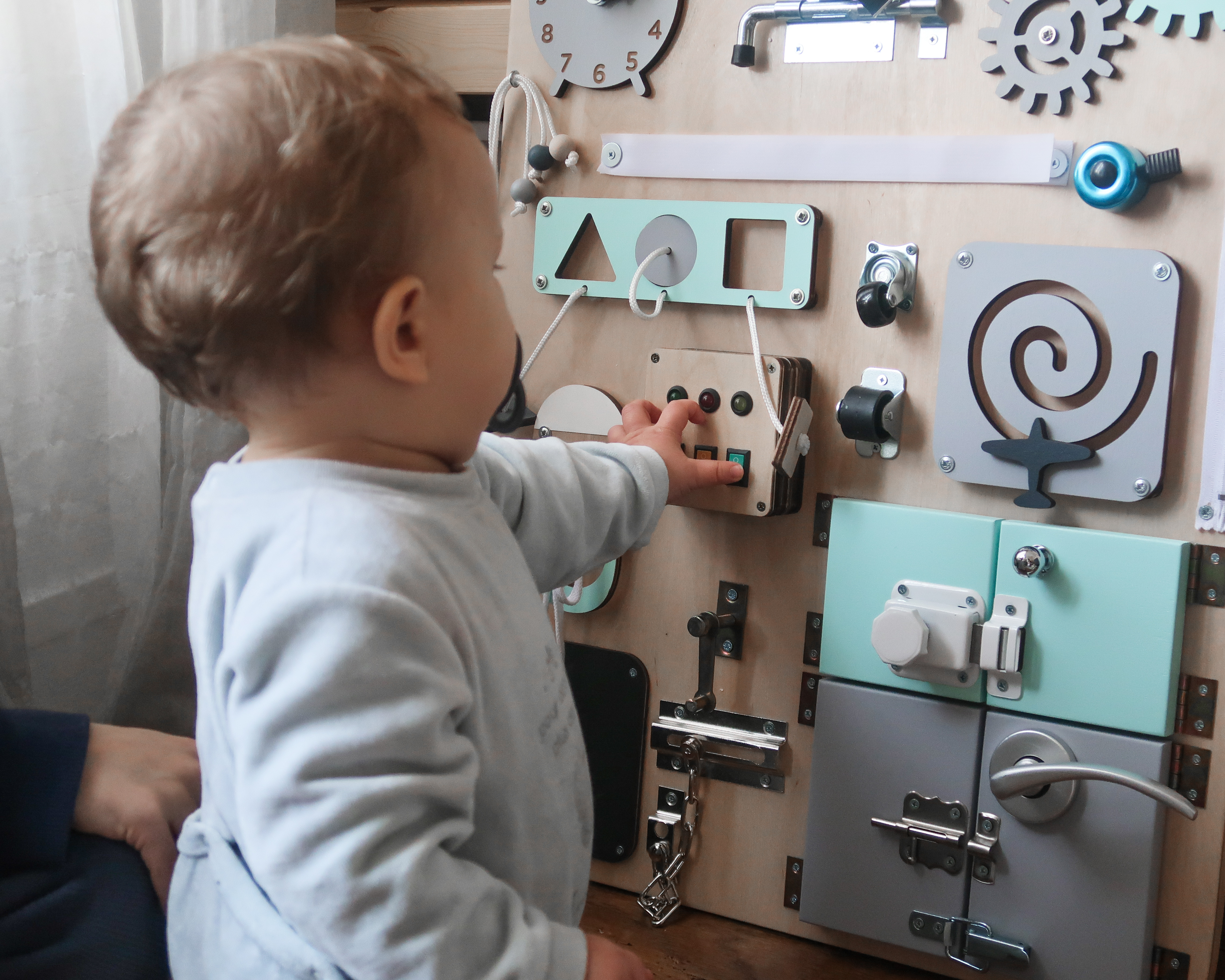 Montessori senzorická manipulační tabule