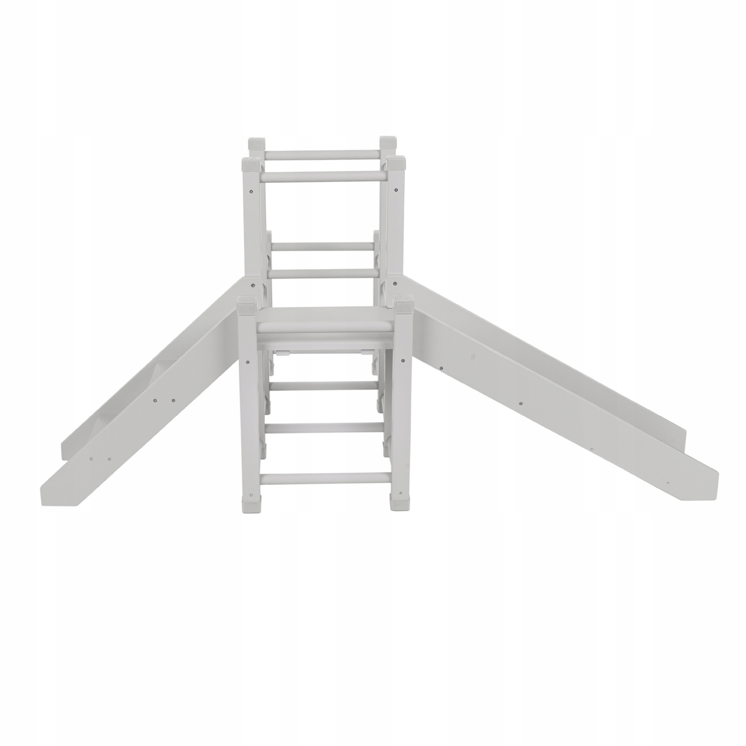 Dřevěné hřiště se skluzavkou, šedá