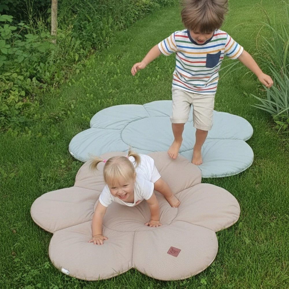 Vzdělávací hrací podložka Daisy - šedá