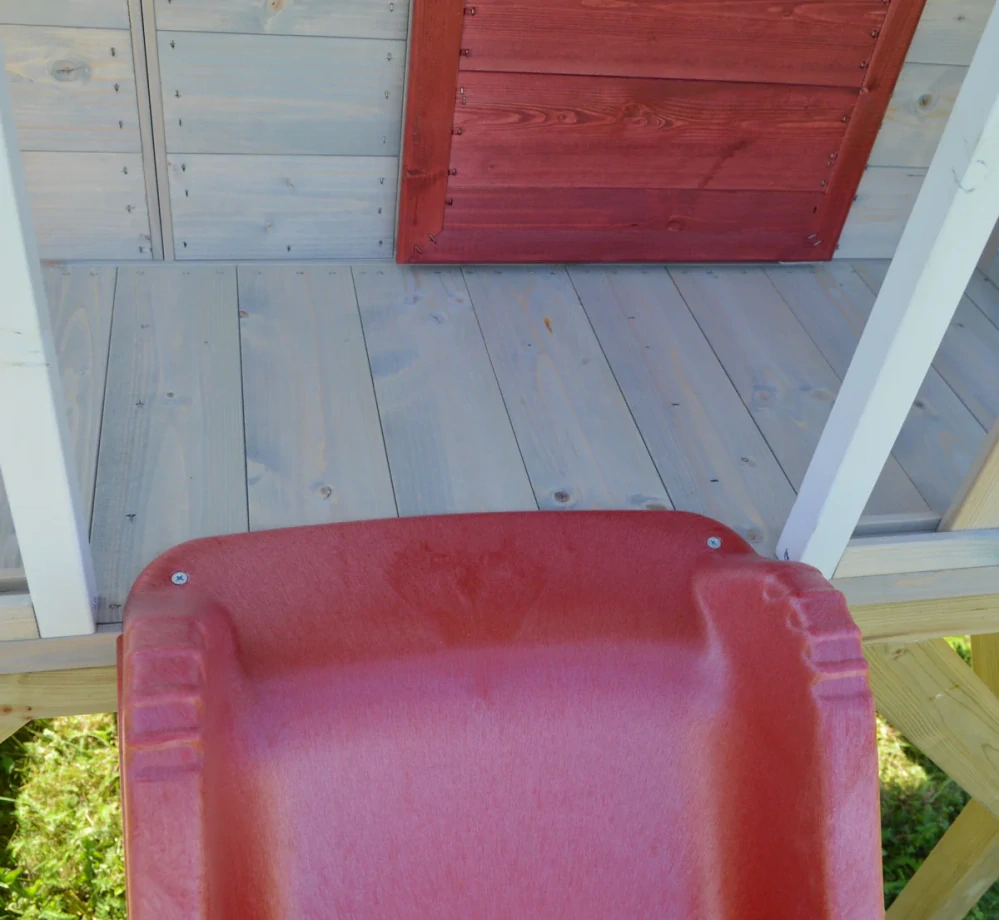 Dětský dřevěný zahradní domeček Adventure - s platformou a skluzavkou, červená