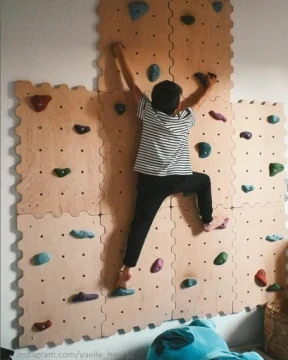 Modulová lezecká stěna pro děti - puzzle, natural, barevné úchyty