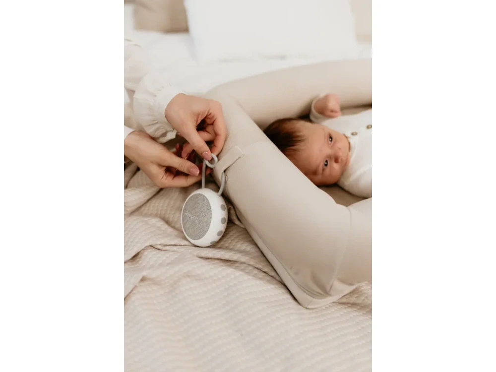 Přenosný bílý šum se zvuky deště, přírody a tlukotu srdce Sleepee