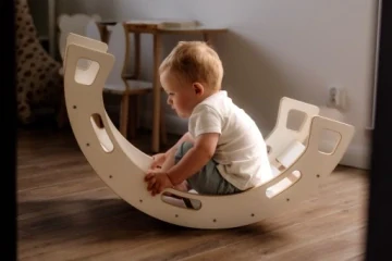 Montessori dřevěná houpačka – bílá