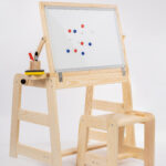 Dětský psací stůl s magnetickou tabulí + stolička