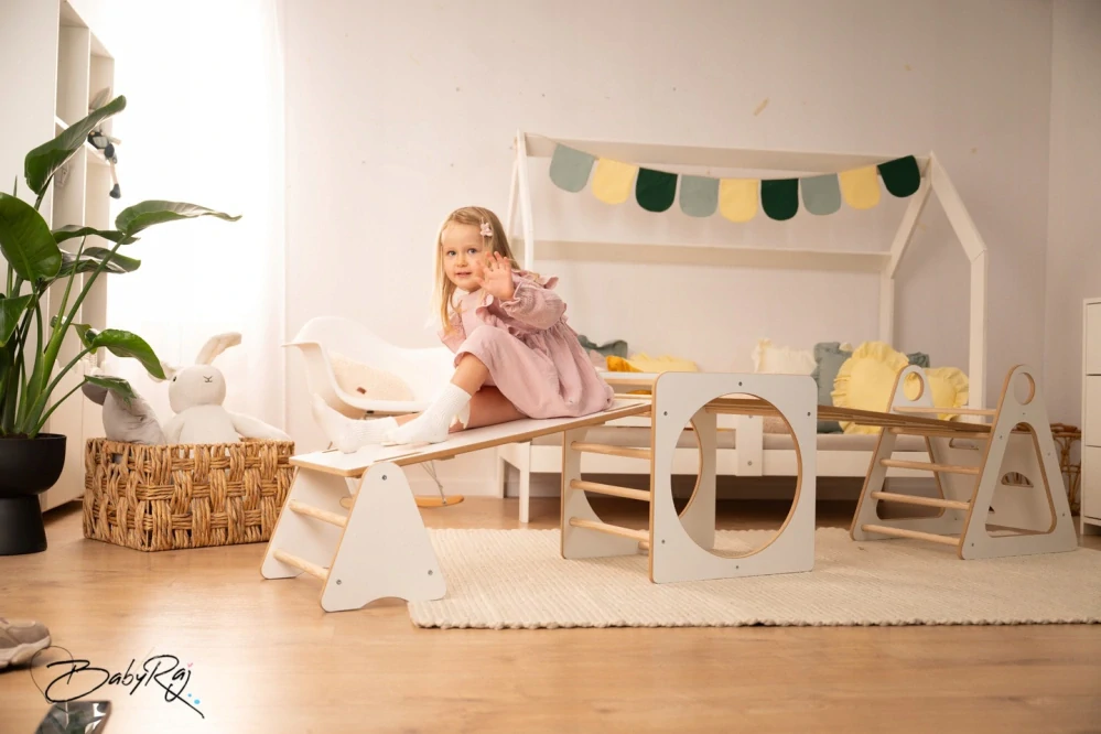 Dřevěný Montessori žebřík - Piklerův lezecký trojúhelník