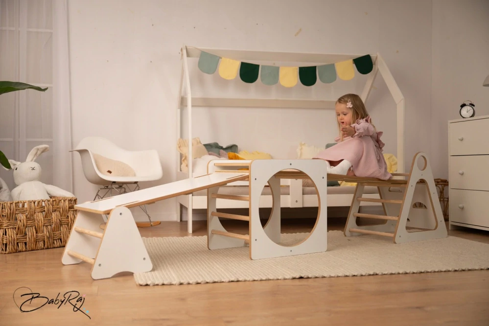 Montessori hřiště - houpačka, skluzavka, prolézačka, multifunkční stůl