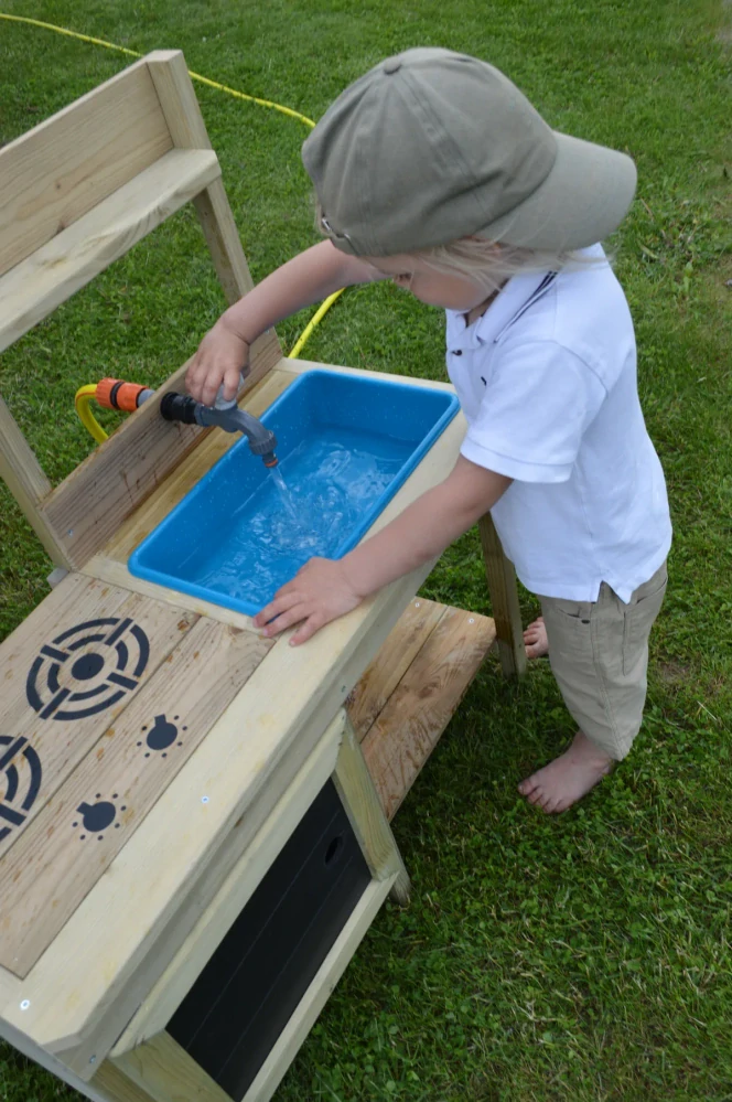 Dětská venkovní kuchyňka