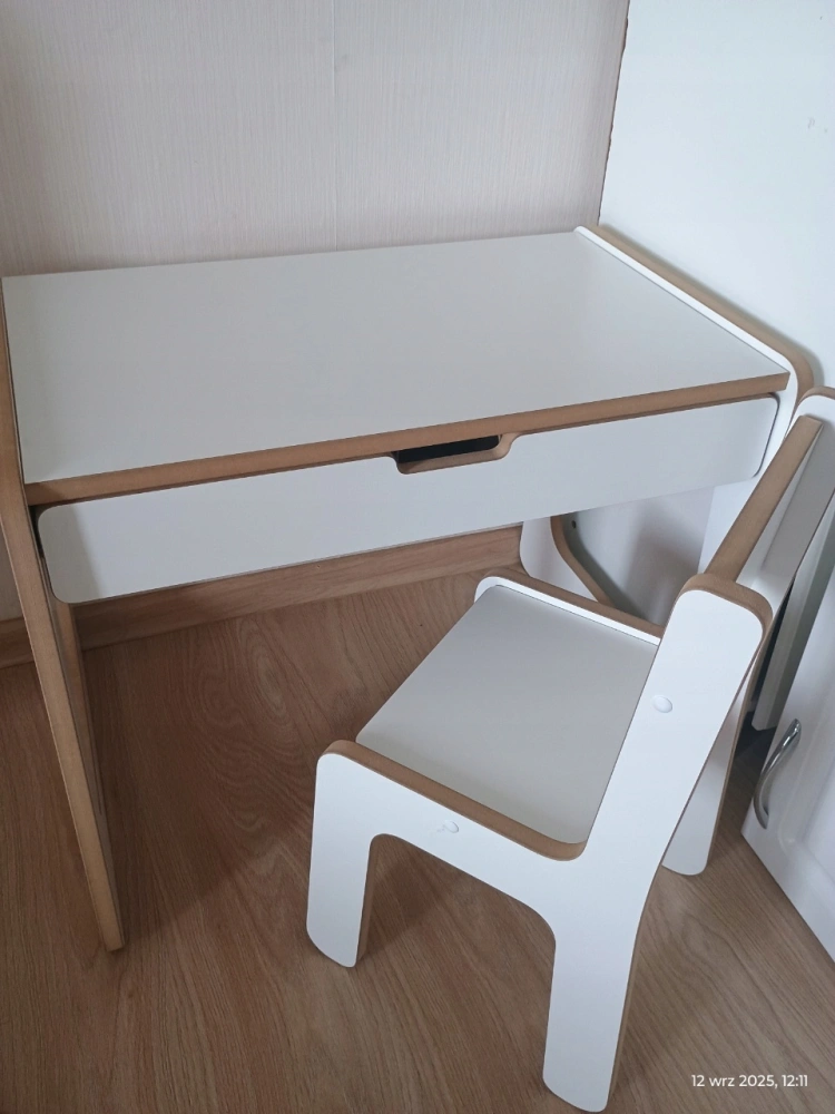 Dětský stůl se zásuvkou a židličkou 68 × 47 cm – bílý