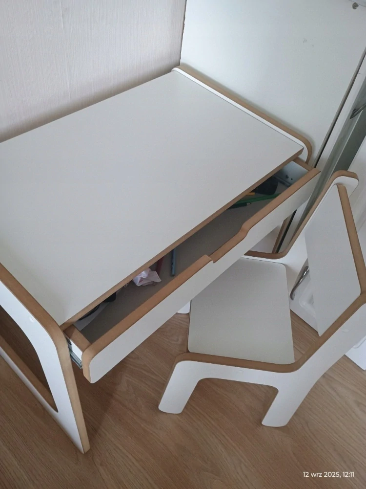 Dětský stůl se zásuvkou a židličkou 68 × 47 cm – bílý