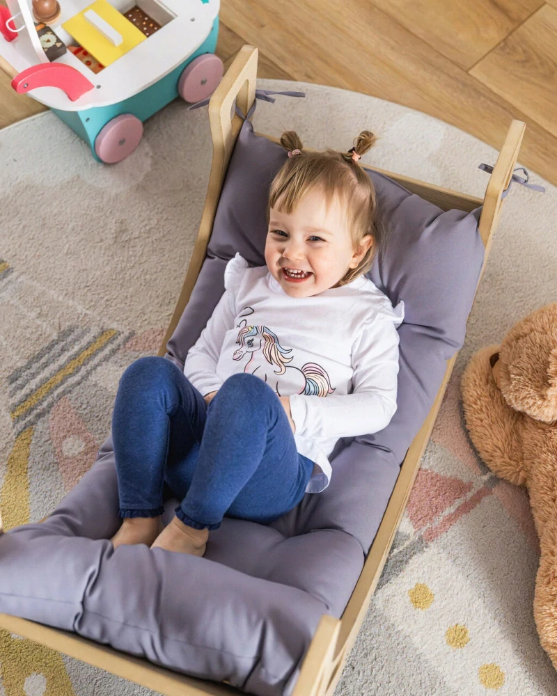 Montessori dřevěná houpačka 3v1 se skluzavkou, lezeckou stěnou a polštářem – bílá, polštář růžový